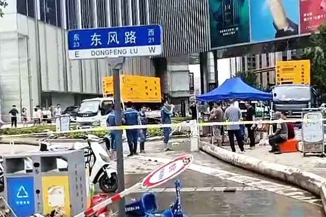 米兰app官方端入口网站-米兰(中国)排涝突击队在排涝现场